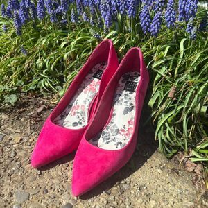 White-house-black-market Women's Pink and Red Courts
